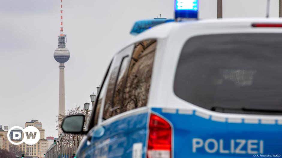 Germany: Police shoot dead armed man in Berlin