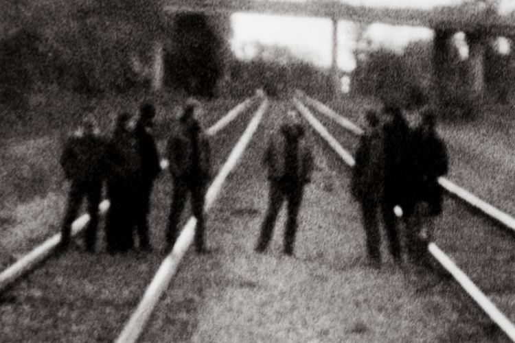 Godspeed You! Black Emperor surprend avec “Grey Rubble – Green Shoots”, extrait d’un nouvel album