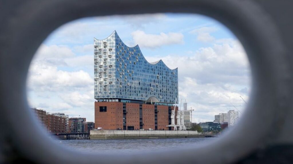 Ein Feueralarm hat in der Elbphilharmonie zum Abbruch eines Konzertes geführt. (Archivbild) Foto: Marcus Brandt/dpa