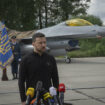 Guerre en Ukraine : Volodymyr Zelensky limoge le commandant de l’armée de l’air après le crash suspect d’un F-16