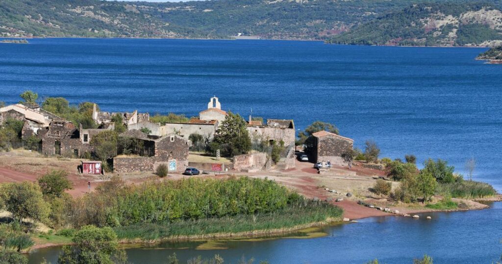 Hérault : la baignade interdite au lac de Salagou en raison de la présence de cyanobactéries