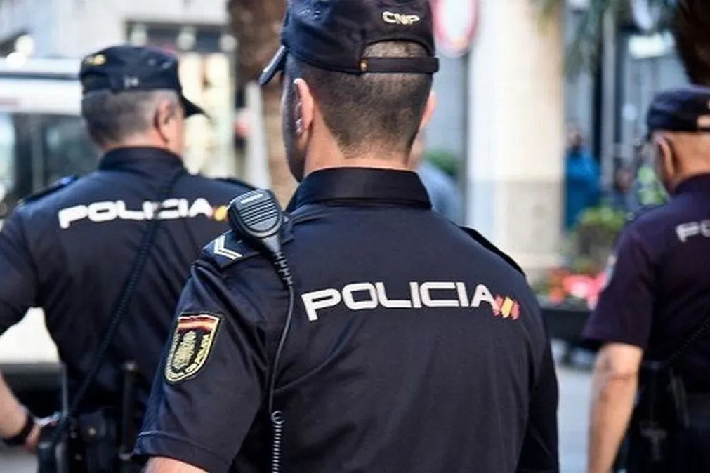 Herida una mujer al ser apuñalada en una plaza de Alicante por causas que investiga la Policía