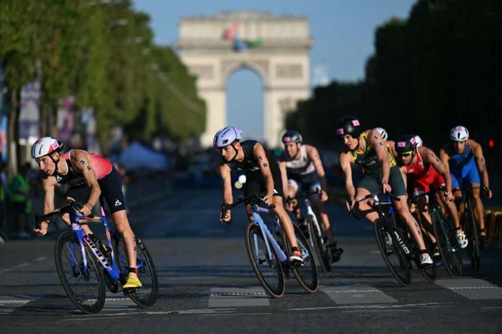 JO 2024 : le triathlon à handicap des Français, après une chute précoce