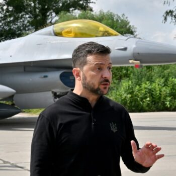 "Je suis fier de nos gars": L'Ukraine reçoit enfin ses tout premiers avions F-16