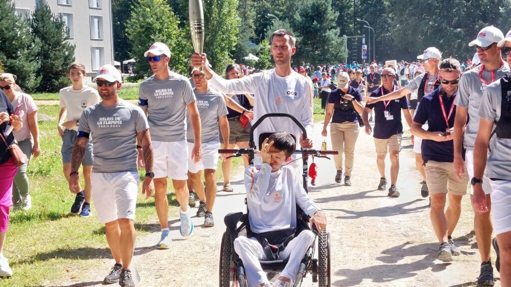 Jeux paralympiques : à Fontainebleau, la flamme a salué les militaires blessés sauvés par le sport