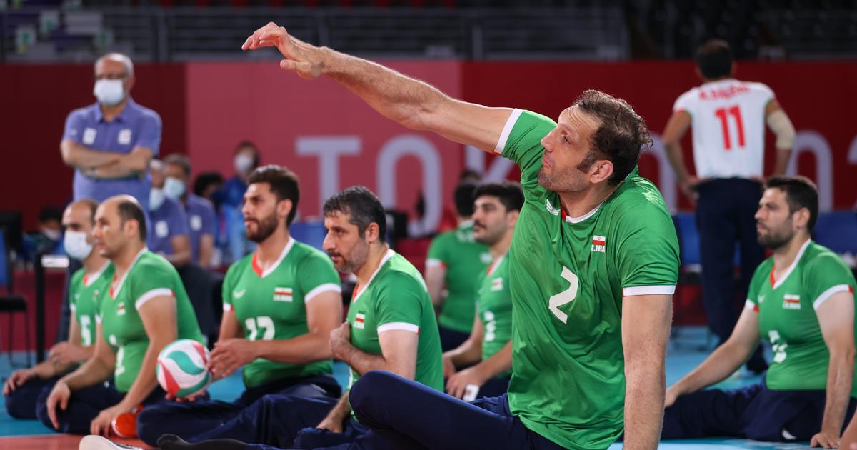 Jeux paralympiques : ce géant iranien de 2,46 m qui écrase le volleyball assis