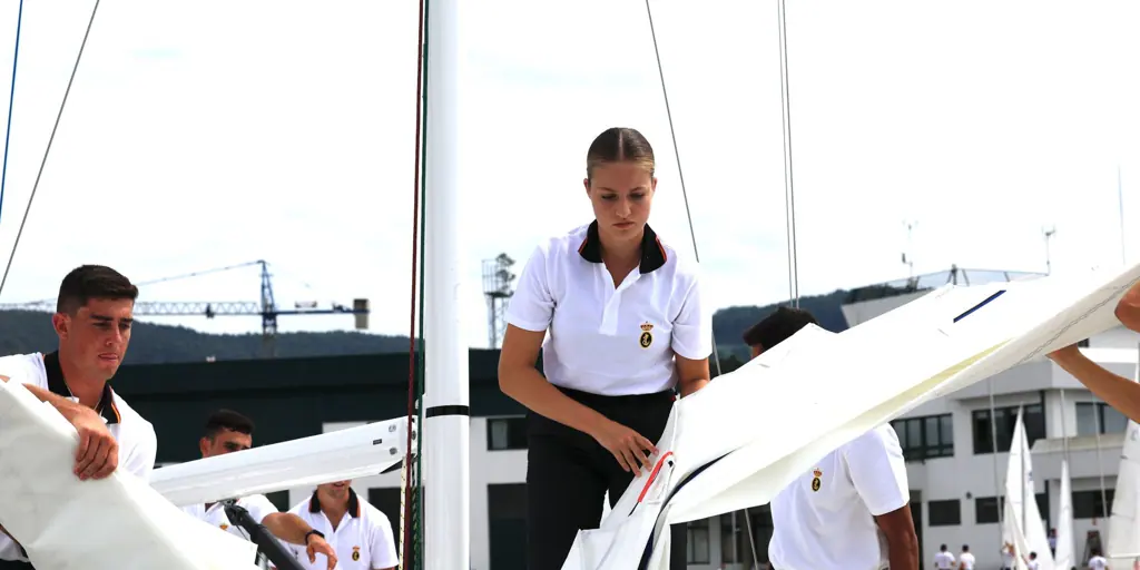 La Princesa Leonor realiza su primera salida al mar como guardamarina de la Armada