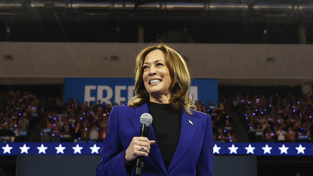 La stratégie perdante d'Hillary Clinton que Kamala Harris tâche de ne pas reproduire