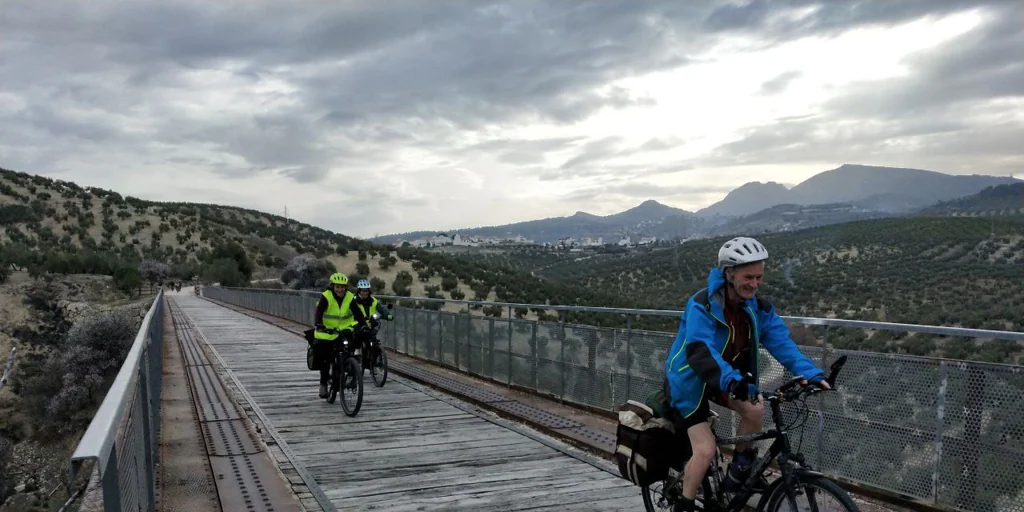 Las rutas de bicicleta por los olivares de Jaén que te llevarán a lugares espectaculares