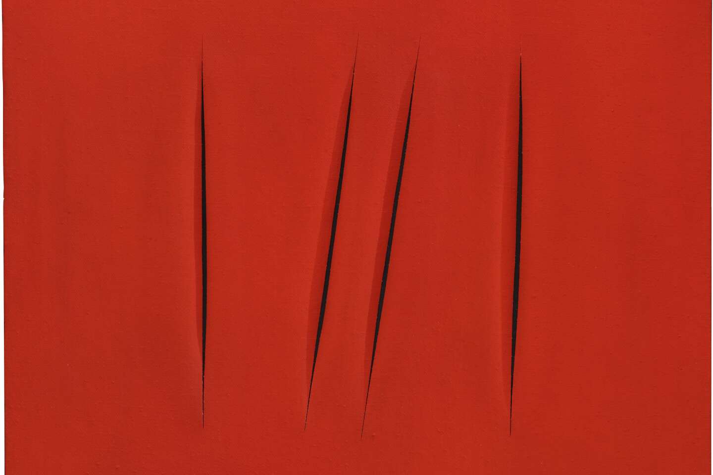 Le peintre et sculpteur Lucio Fontana brille dans toute son intensité au Musée Soulages de Rodez