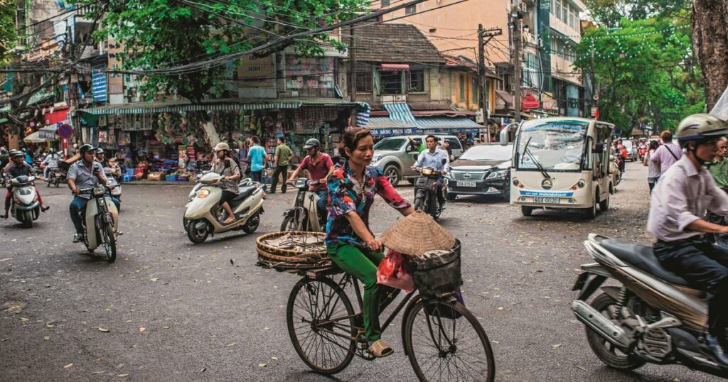 Les carnets de voyage de Douglas Kennedy au Vietnam: épisode 4, les transformations d'Hanoï, l'ancienne prison rouge du monde