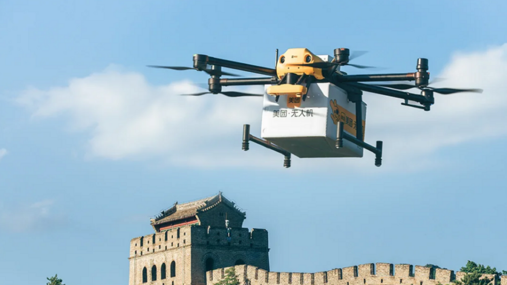 Les touristes de la Grande Muraille de Chine peuvent désormais se faire livrer des plats à emporter par drone