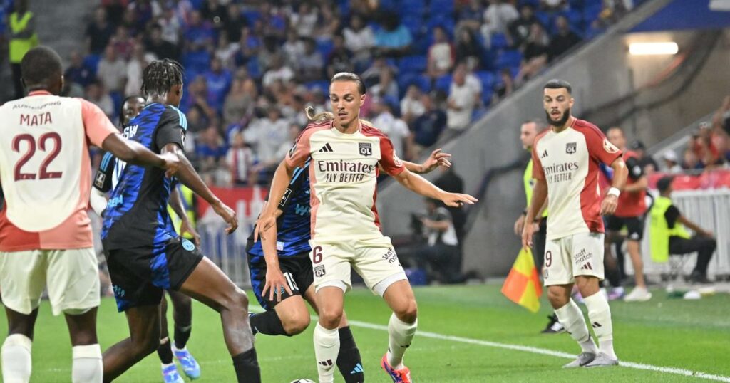 Ligue 1 : Lyon reprend ses habitudes de la saison passée et renverse Strasbourg après un match complètement fou