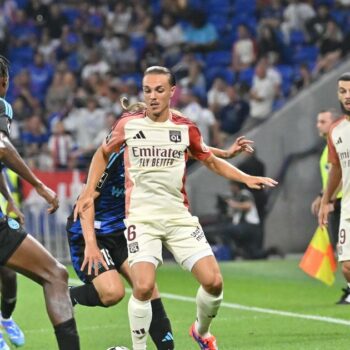 Ligue 1 : Lyon reprend ses habitudes de la saison passée et renverse Strasbourg après un match complètement fou