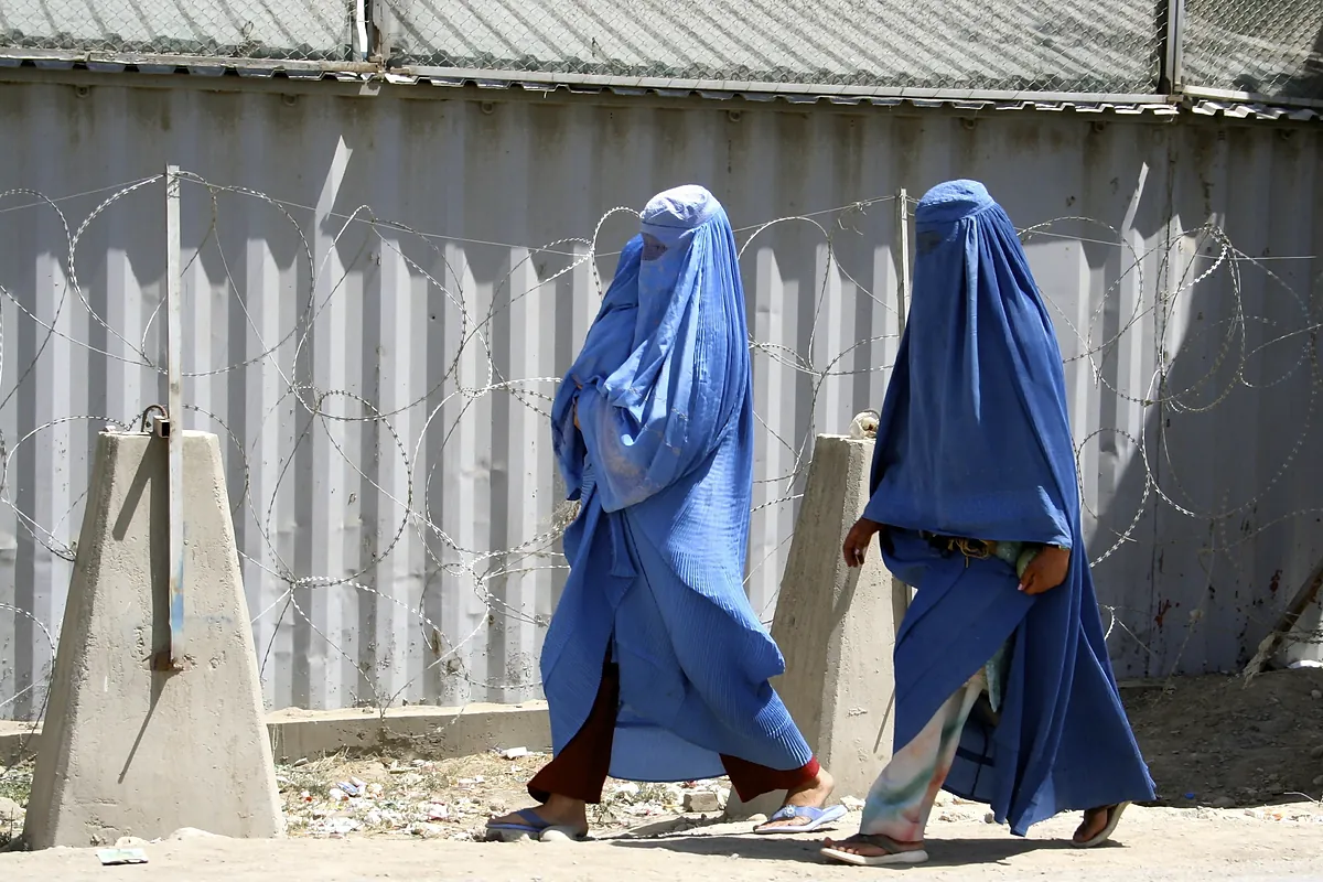 Los talibán prohíben el sonido de la voz de mujer y marcan el hiyab como innegociable en su nueva ley para la Prevención del Vicio