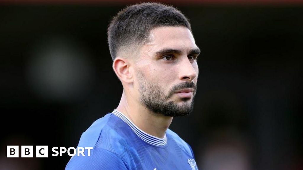 Neal Maupay playing for Everton in a pre-season friendly