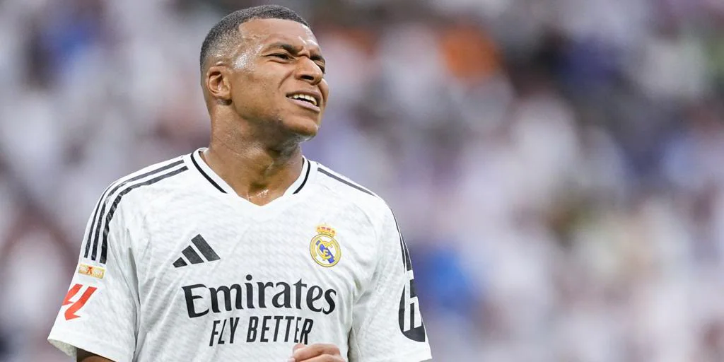 Mbappé sufre un 'hackeo' en sus redes sociales y aparecen mensajes antisemitas e insultos a Messi