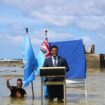 Montée des eaux : ces habitants du Pacifique voient leurs îles sombrer