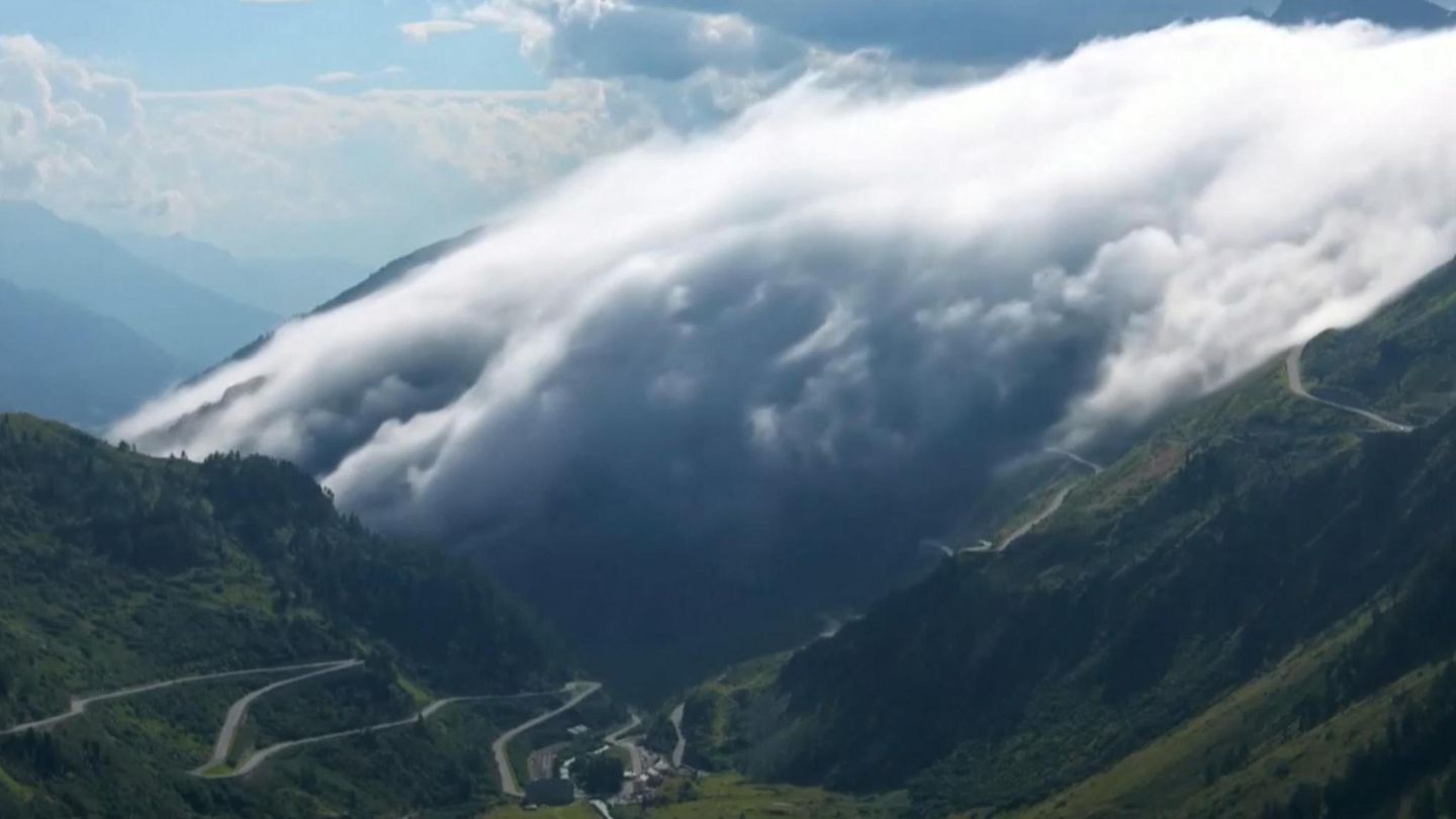 Naturschauspiel: Die Grenzen zwischen Himmel und Erde verschwimmen in den Alpen