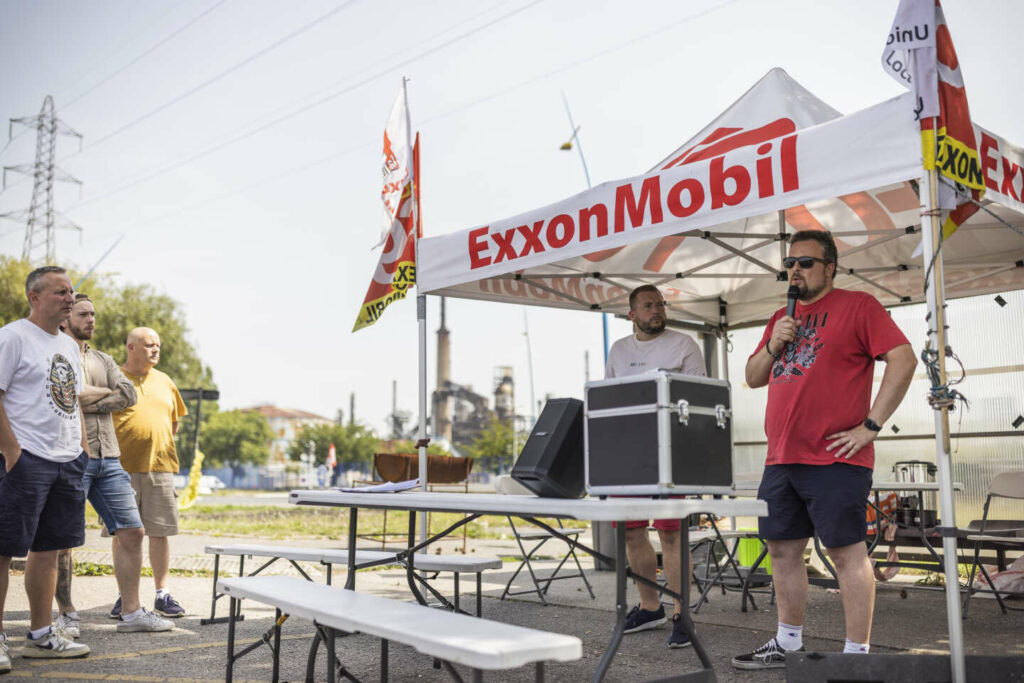 « Non à la fermeture » : en Normandie, les salariés d’ExxonMobil défendent leurs emplois