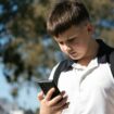 Nos conseils avant de donner son ancien smartphone à son enfant