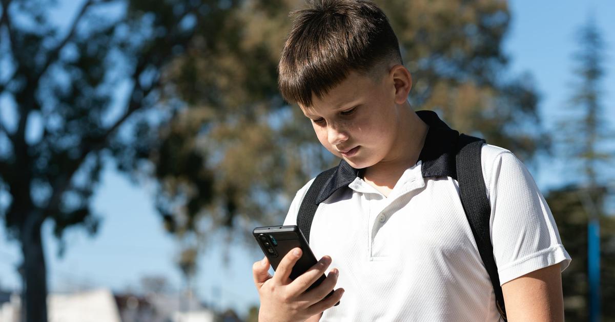 Nos conseils avant de donner son ancien smartphone à son enfant