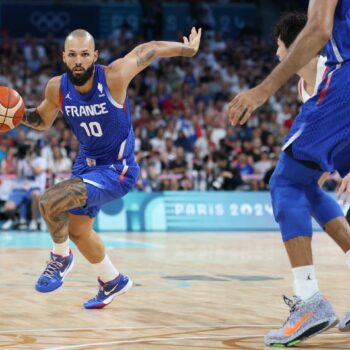 Paris 2024 : Evan Fournier précise ses critiques sur les choix tactiques du staff de l’équipe de France de basket