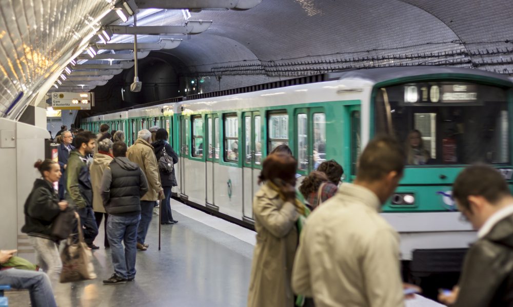 Paris – Les déficients visuels peuvent désormais vivre les agressions dans le métro en audiodescription