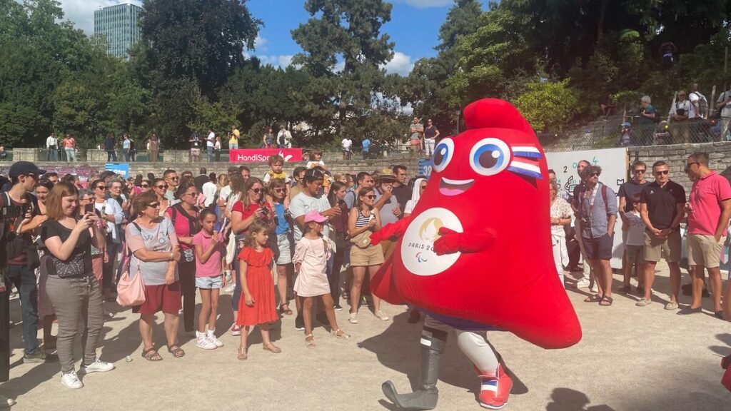 « Plus grande, plus élancée, en situation de handicap » : première sortie publique pour la mascotte des Jeux paralympiques