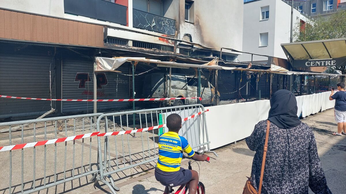 Poissy : un incendie ravage un commerce de Beauregard