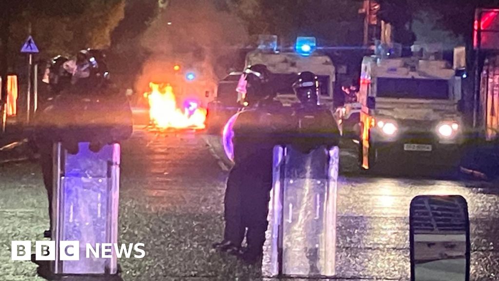 Police attacked during south Belfast disorder