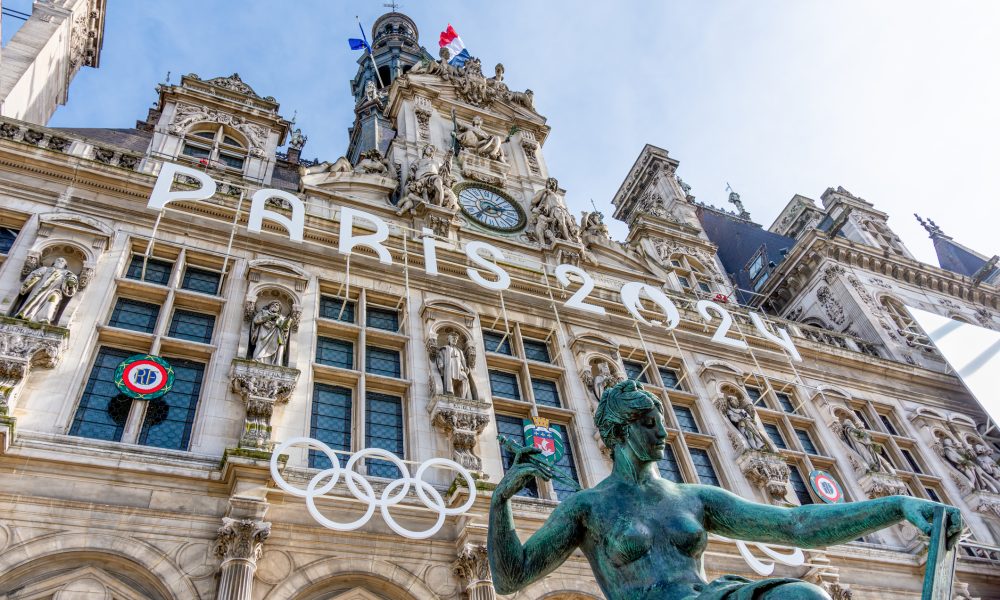 Pour maintenir la féerie des JO, la mairie de Paris demande aux sans-abris de se déguiser en bénévoles