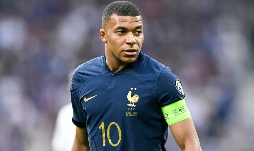 Pour reconquérir le coeur des Français, Kylian Mbappé songe à se mettre à la natation