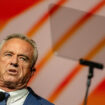 Présidentielle américaine : Robert F. Kennedy Jr "suspend" sa candidature et soutient Trump