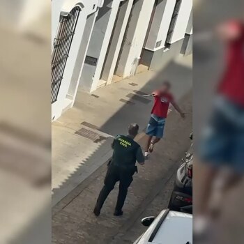 Prisión por amenazar con un cuchillo a policías y atrincherarse en Fregenal de la Sierra, Badajoz