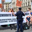 Protest gegen Klimapolitik: „Letzte Generation“ blockiert Straße am Stachus