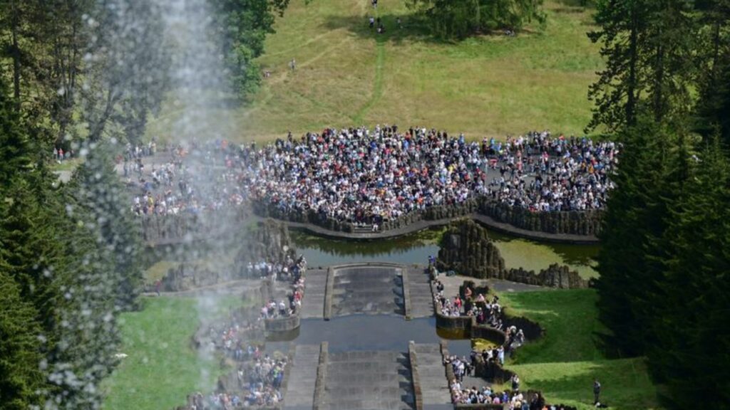 So sehen die Wasserspiele im Bergpark Wilhelmshöhe normalerweise aus (Archivbild). Foto: Uwe Zucchi/dpa