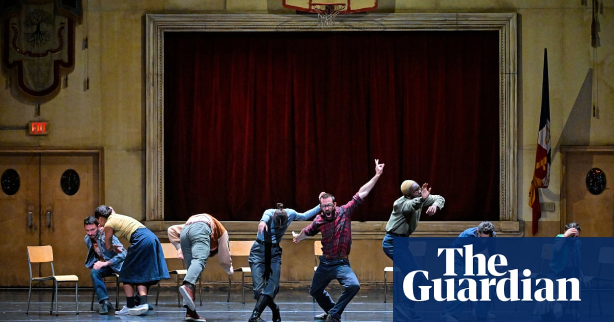 Protests held on stage at Edinburgh festival over Scottish arts funding cuts