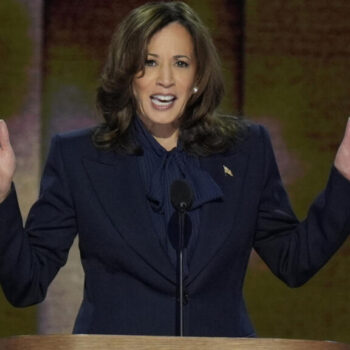 REPLAY : discours de Kamala Harris, officiellement candidate du camp démocrate