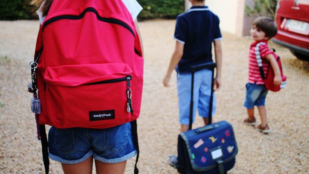 Rentrée scolaire : l’exécutif veut diviser par deux le poids du cartable