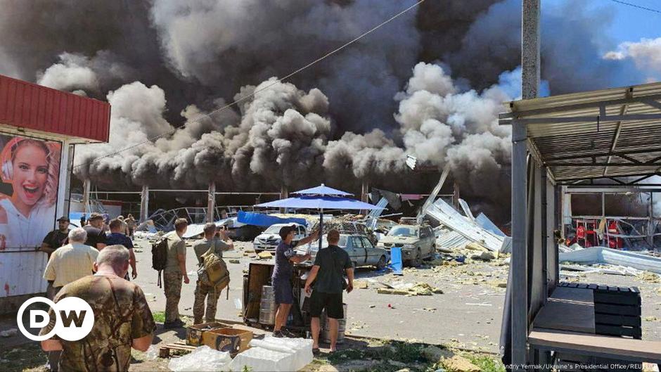 Russische Rakete schlägt in Supermarkt in Ostukraine ein