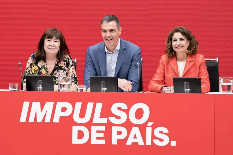 Sánchez adelanta la convocatoria del Congreso Federal del PSOE para blindar su liderazgo en pleno debate interno por la "financiación singular" catalana