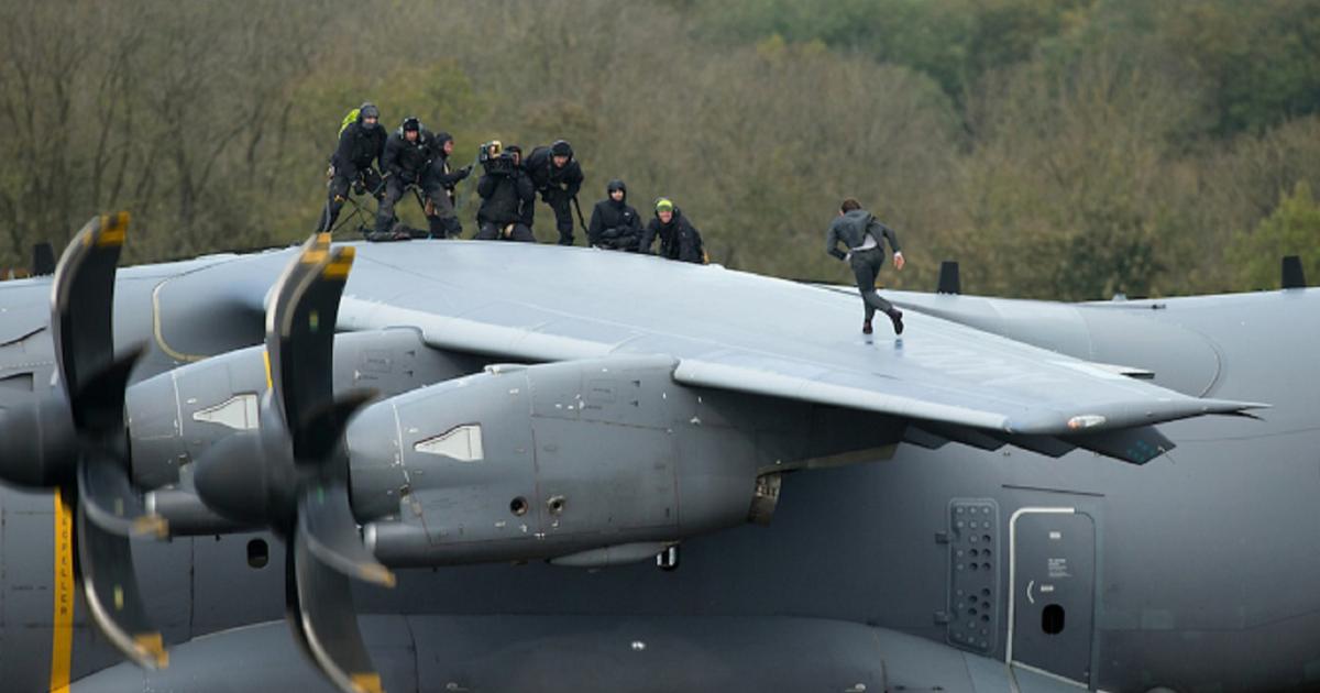 Tom Cruise en cinq cascades spectaculaires, avant la cérémonie de clôture des Jeux