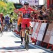 Tour d'Espagne: Van Aert mate Groves au sprint et remporte la 3e étape