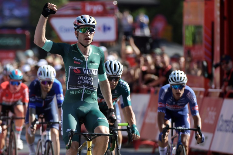 Tour d'Espagne: Wout Van Aert voit double et conforte son maillot vert