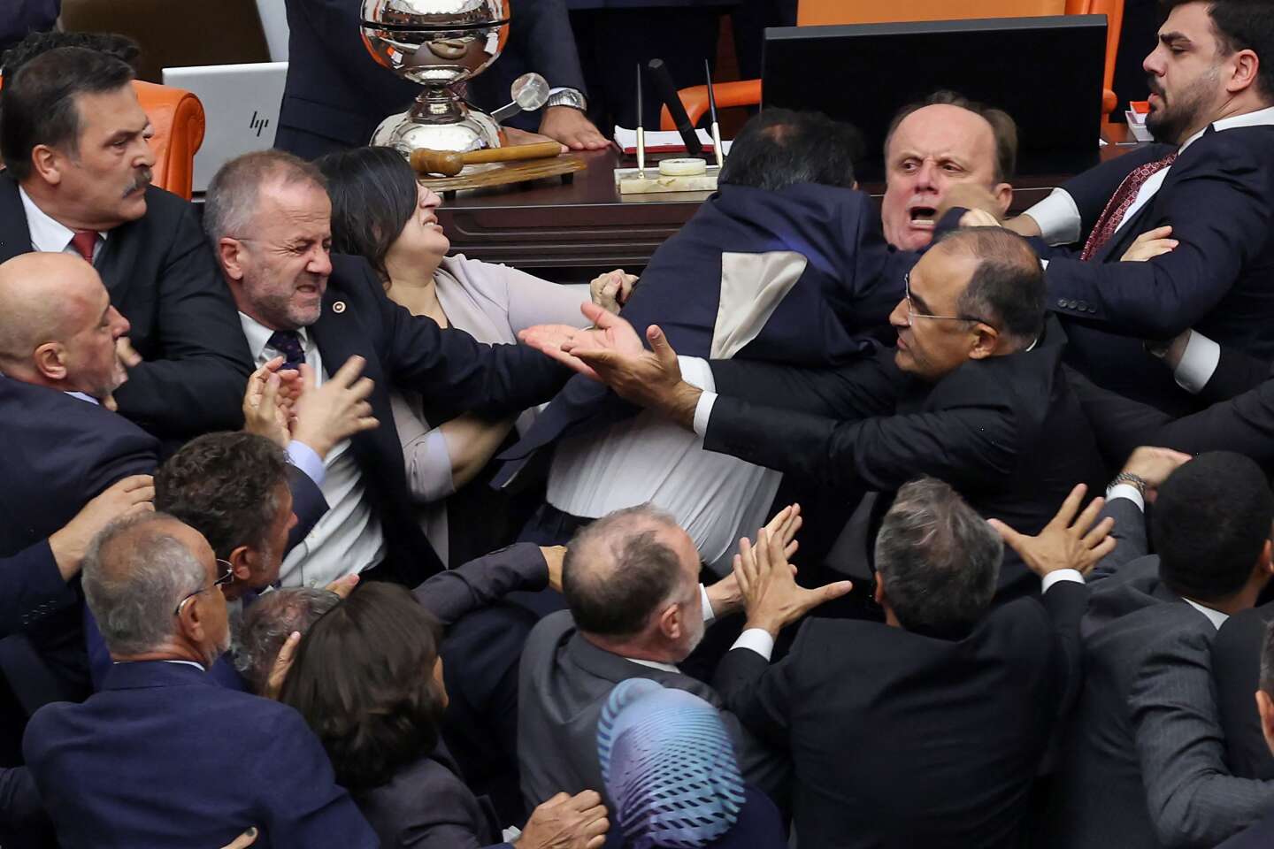 Turquie : au moins deux députés blessés dans une bagarre au Parlement