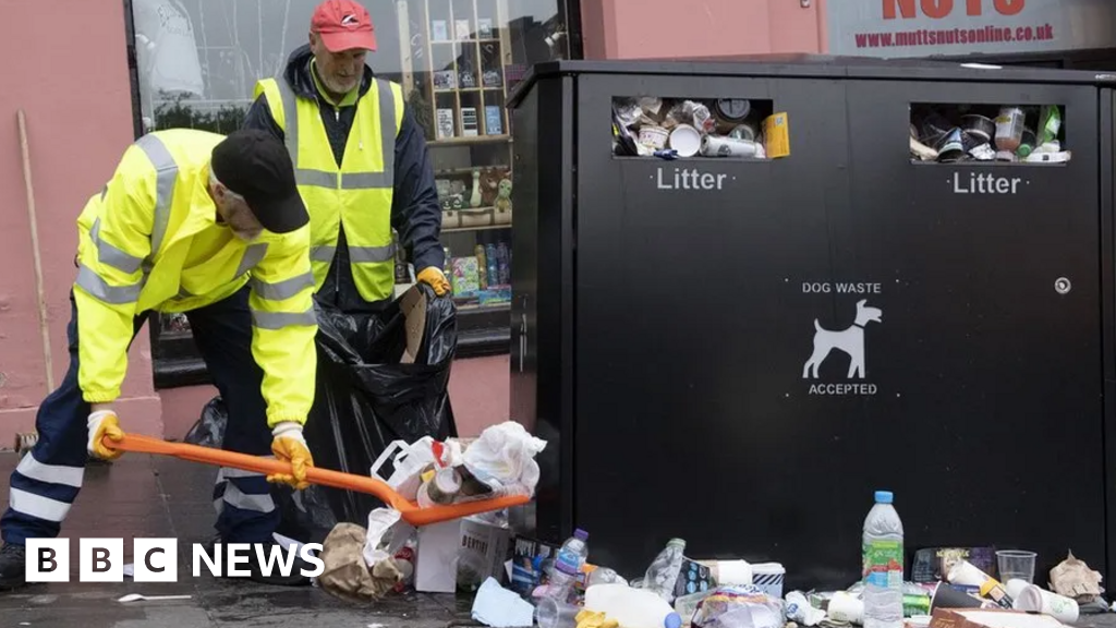 Two unions call off bin worker strike after new pay offer