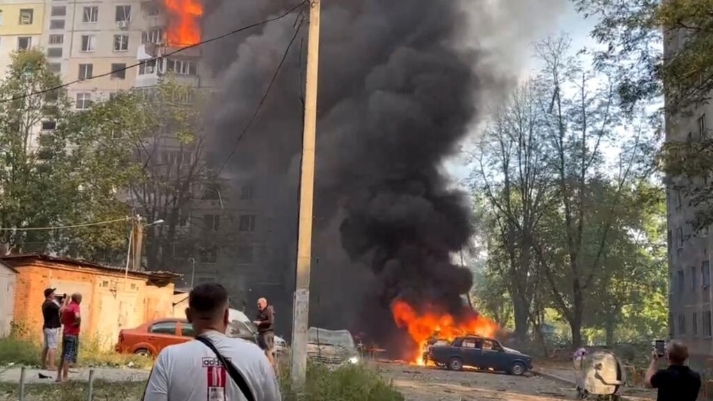 Ukraine : frappe meurtrière sur Kharkiv, l'armée russe dit avoir pris trois villages dans l'Est