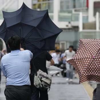 Un tifón "muy fuerte" amenaza Tokio