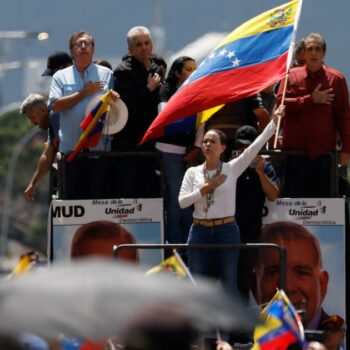 Venezuela : l'opposition dans la rue avec sa chef pour revendiquer la victoire à la présidentielle contre Maduro